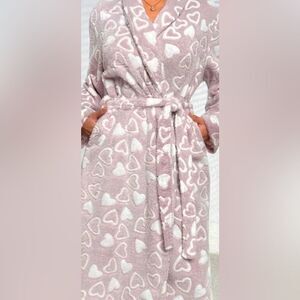 NWT- LADIES PLUSH, SOFT COZY BELTED ROBE- SIZE MED
